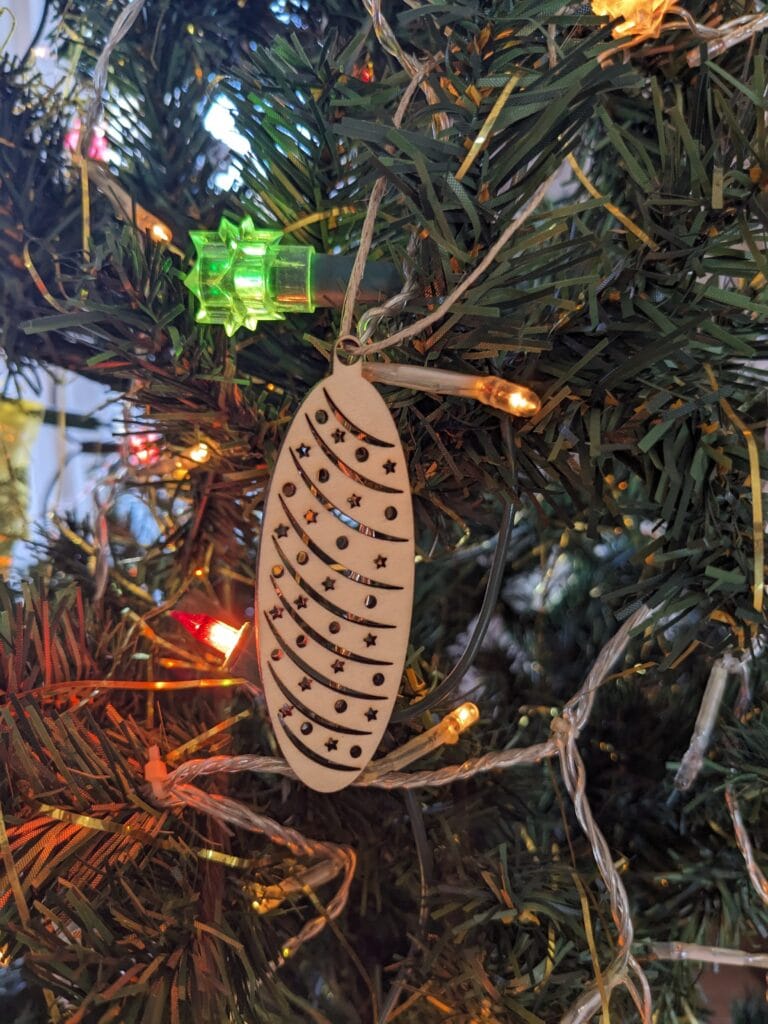 ornement de sapin de noël pomme de pin