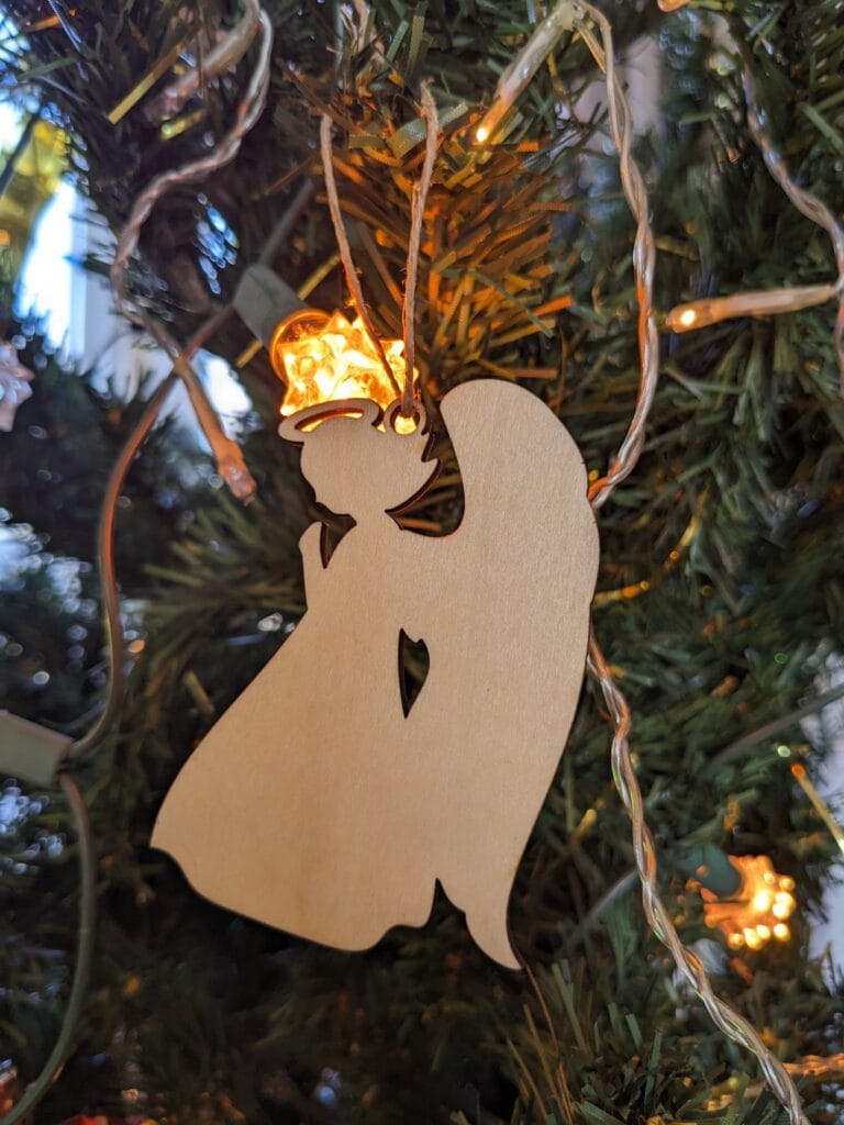 ornement de sapin de noël ange qui pris