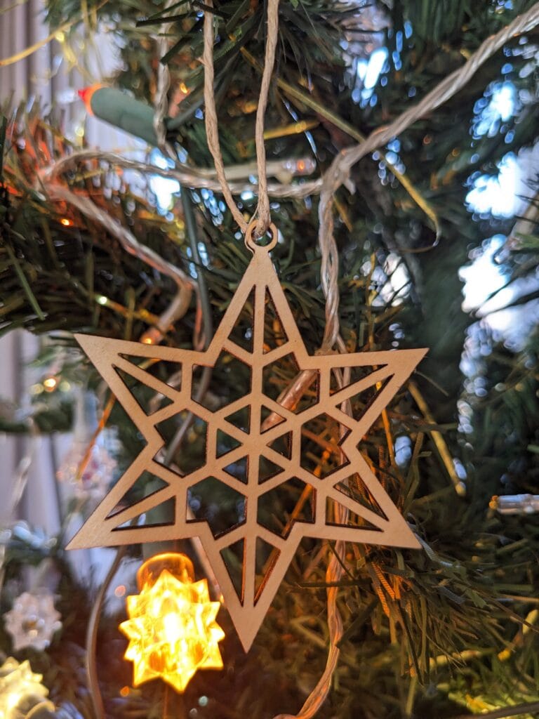 Ornement de Noël en bois en forme d'étoile