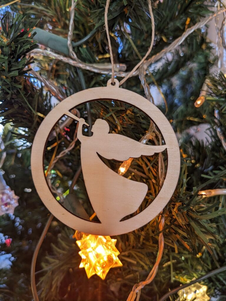 ornement de sapin de noël ange trompette
