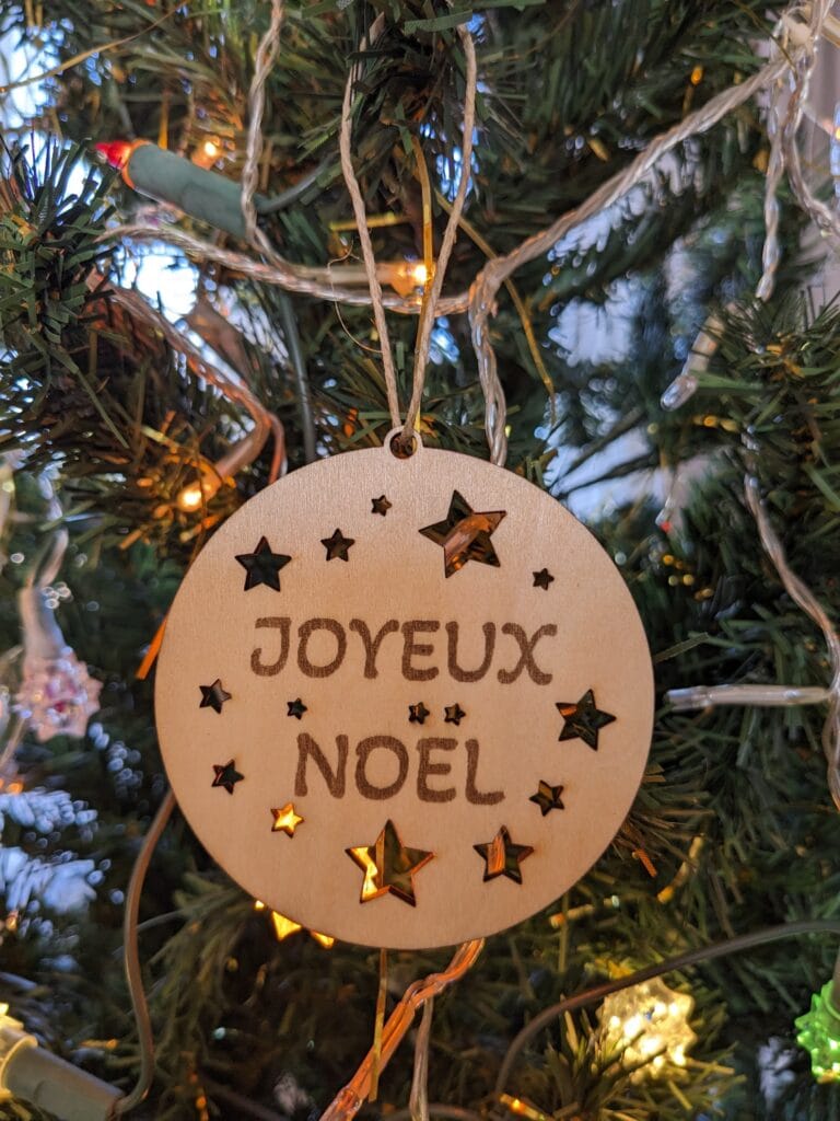 ornement de sapin de noël joyeux noël avec étoiles