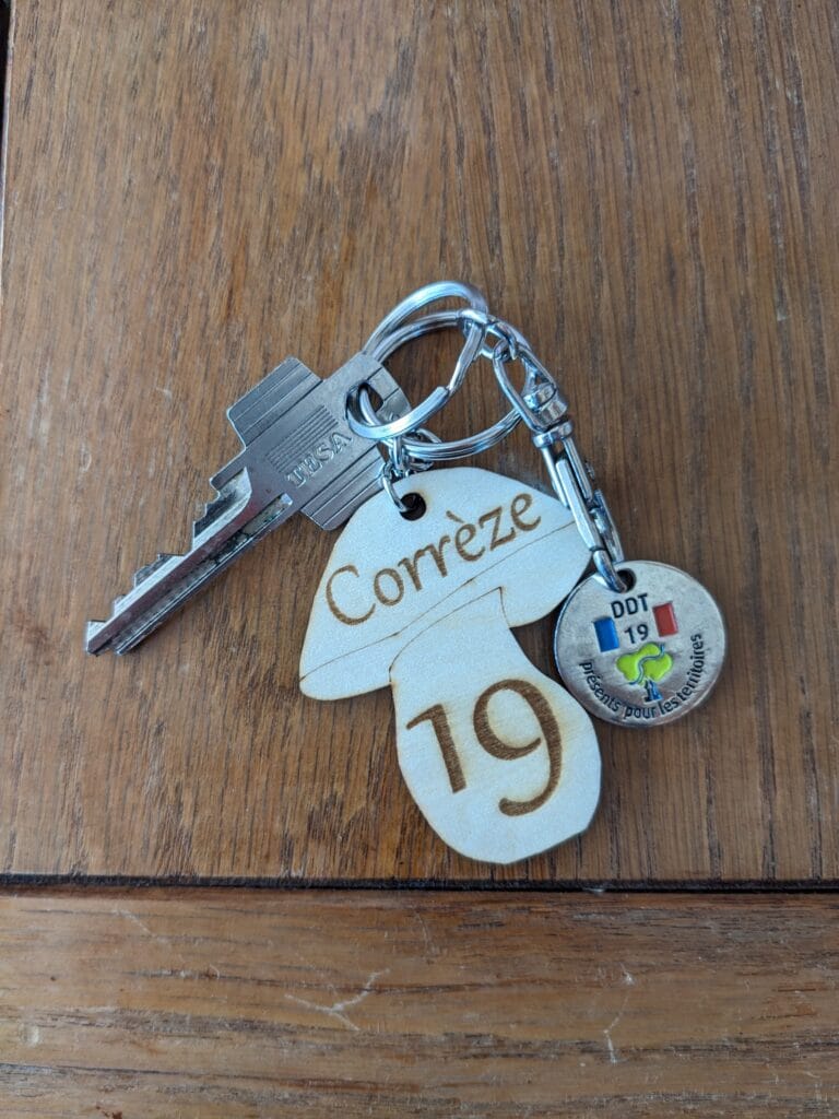 porte clés Corrèze 19 dans un champignon