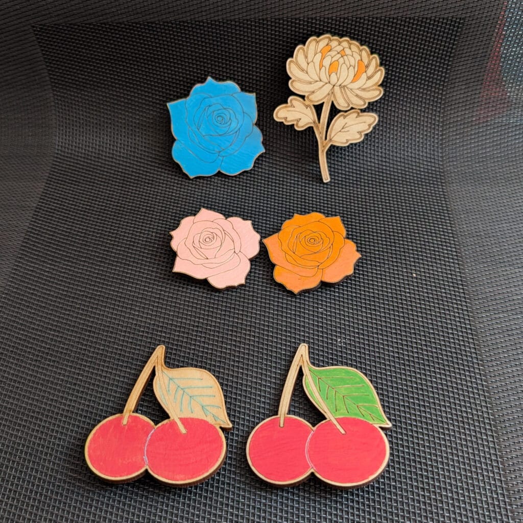 lot broches peintes 1